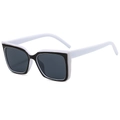 Lunettes de soleil carrées rétro bicolores noir et blanc pour look mode street wear - Monture Rayée Noir Blanc Verres Gris