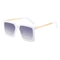 Modische quadratische Sonnenbrille mit weißem Rahmen und violetten Verlaufsgläsern - Weißer Rahmen Graue Gläser