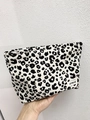 Canvas make-uptas met luipaardprint, ritssluiting en merklabel, handmodel stijl - Beige Luipaardprint