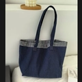 Dunkelblaue Denim-Tragetasche mit Gingham-Besatz und großem Fassungsvermögen für den Alltag - Schwarz-Weiß Kariertes Patchwork Dunkelblau Denim