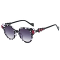 Modische Vintage-Sonnenbrille mit floralem Rahmen und lila Verlaufsgläsern - Weißer Leopardenrahmen Schwarzgraue Gläser