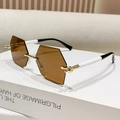 Rahmenlose sechseckige Sonnenbrille mit braunem Verlauf und schwarz-weißen Bügeln - Transparentes Teebraun