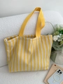 Grand sac cabas chic en toile à rayures jaunes et blanches pour femme sur un canapé blanc - Double Couche Chevrons Jaune