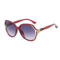 Modische Oversize Sonnenbrille in Rot mit goldenen Blumenakzenten und lila Farbverlauf - Weinroter Rahmen Grau Verlaufsgläser