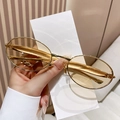 Lunettes de soleil ovales rétro en métal avec verres ambrés et chaîne dorée - Monture Or Brillant Verres Champagne (B829)