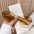 Lunettes de soleil ovales en métal doré avec des verres teintés ambre clair élégants - Monture Or Brillant Verres Marron Transparent (B830)