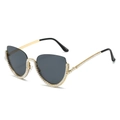 Occhiali da sole chic cat-eye con lenti grigie ed elegante montatura dorata con perle - Montatura Oro Nero Grigio