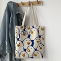 Beige Canvas-Tragetasche mit blauen Enten-Prints und einem farbenfrohen Puppenanhänger - Beidseitiges Muster mit Anhänger