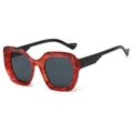 Lunettes de soleil rétro à monture marbre rouge et branches ailées à trois niveaux - Monture Léopard Rouge Verres Noir Gris