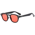 Gafas de sol redondas retro con montura negra, lentes rojas y remaches plateados - Montura negra lentes rojas