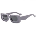 Gafas de sol cuadradas gruesas en color gris púrpura brillante con lentes oscuras - Montura Gris Sólido Lentes Gris Oscuro