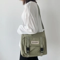 Sac messager minimaliste en nylon vert haricot avec étiquette Call & Lady sur l'épaule - Sans Pendentif / Vert Haricot