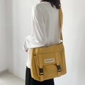 Détail du sac messager en toile jaune avec boucles en plastique et bandoulière réglable - Sans Pendentif / Jaune