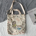 Nahaufnahme cremefarbene Canvas-Tasche mit Comic-Mädchen und Eternal Summer-Schriftzug - Kleiner Fischaquarium Muster Stil / Beige