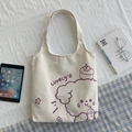 Detail einer cremefarbenen Canvas-Tragetasche mit lila Pudel-Illustration und Gurt - Cartoon Hund Weste Griff Stil (Beige)