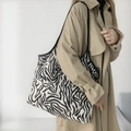 Große Strick-Einkaufstasche mit Zebramuster für Damen, stylische Schultertasche - Zebramuster (Feiner Riemen Weste Stil)