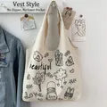 Borsa tote in tela bianco sporco con stampe floreali fatte a mano e manici stile gilet - Canotta / Beige