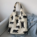 Detailansicht der cremeweißen Canvas-Einkaufstasche mit schwarzen Bärenmustern - Beige (Großer Bärenprint)
