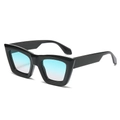 Vierkante zwarte zonnebril met dik montuur en lichtblauwe gradiëntglazen voor mode-look - Zwart Frame / Blauw-Roze Glazen