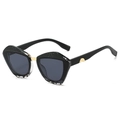 Moderne Oversize Sonnenbrille in Schwarz mit Schlangenhaut-Textur und Goldsteg - Schwarzer Leopardenrahmen Graue Linsen