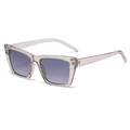 Occhiali da sole quadrati cat-eye con montura grigio-marrone trasparente e lenti viola sfumate - Montatura Grigia Lenti Grigie Sfumate