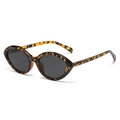 Retro schildpad cat-eye zonnebril met grijze glazen en metalen klinknagels in zijaanzicht - Zonnebril / Schildpad Frame Zwart Grijze Lenzen