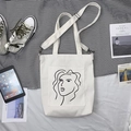 Détail du sac en toile blanche avec art abstrait et bandoulière noire amovible - Déesse Élégante Blanc (Double Usage)