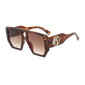 Classic tortoise shell square sunglasses with large frames and golden logo detail - Leopard Frame / Tea Lens