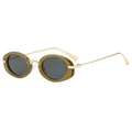 Klassische ovale Sonnenbrille mit olivgrünem Rahmen und goldene Metallbügeln auf weißem Grund - Olivgrüner Rahmen Schwarzgraue Linsen
