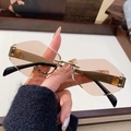 Chic rimless geometric sunglasses with pink gradient lenses and gold metal frames - Transparent Tea