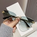 Occhiali da sole cat-eye senza montatura con lenti sfumate grigio-blu e oro - Verde Sfumato