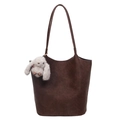Dunkelbraune Shopper-Tasche aus geflochtenem Kunstleder mit grauem Plüschhasen-Anhänger - Mit Anhänger / Braun