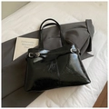 Sac fourre-tout en cuir verni noir brillant avec texture froissée et boucle - Noir sans Pendentif