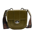 Borsa a sella verde oliva con tracolla geometrica larga e fibbia in metallo argento - verde oliva