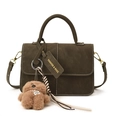 Bolso bandolera verde oliva con costuras blancas y un lindo colgante de perro - Con Colgante / Verde