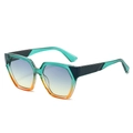 Occhiali da sole geometrici moderni con montatura bicolore e lenti sfumate blu-gialle - Montatura Te Verde Lente Blu Gialla