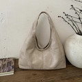 Borsa tote minimalista in pelle scamosciata beige color avena per donne - Bianco