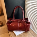 Bolso tote retro grande burdeos en cuero brillante con elegante hebilla metálica - Burdeos
