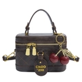 Petit sac seau matelassé marron foncé avec charme cerise et finitions dorées - Avec Pendentif / Marron
