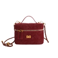 Mini bolso caja de terciopelo burdeos acolchado con cadena dorada y cierre de giro - Rojo