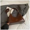Bolso de hombro de cuero marrón oscuro con logo dorado y correa desmontable a juego - Sin colgante / Marrón