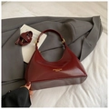 Bolso hobo vintage de cuero encerado rojo oscuro con acabado brillante y correa ajustable - Sin colgante / Burdeos
