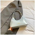 Bolso de mano medialuna en charol azul claro brillante con detalles dorados de lujo - Sin colgante / Azul