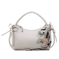 Minimalistische cremeweiße Baguette-Handtasche mit dekorativem Leder-Pferdeanhänger - Grau