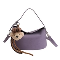 Violette Baguette-Tasche aus Kunstleder mit Riemen und braunem Plüschbär-Anhänger - Anhänger-Set / Lila mit Anhänger