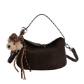 Borsa baguette a mezzaluna marrone scuro con ciondolo a forma di orso e tracolla - Set di ciondoli / Caffè Con Pendente