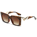 Lunettes de soleil carrées écaillées avec verres dégradés et branches dorées ajourées - Monture Léopard / Verres Thé