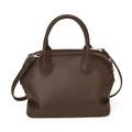 Dunkelbraune Handtasche aus Leder mit Kieselstruktur und verstellbarem Schultergurt - Lychee-Muster Kaffee