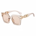 Quadratische Oversize Sonnenbrille in Champagner mit goldenen Kettenbügeln für Damen - Hellteefarbener Rahmen Hellteefarbene Gläser