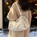 Elegante bolso tote blanco crema en cuero granulado con cordón y correa de hombro ancha - Blanco Roto